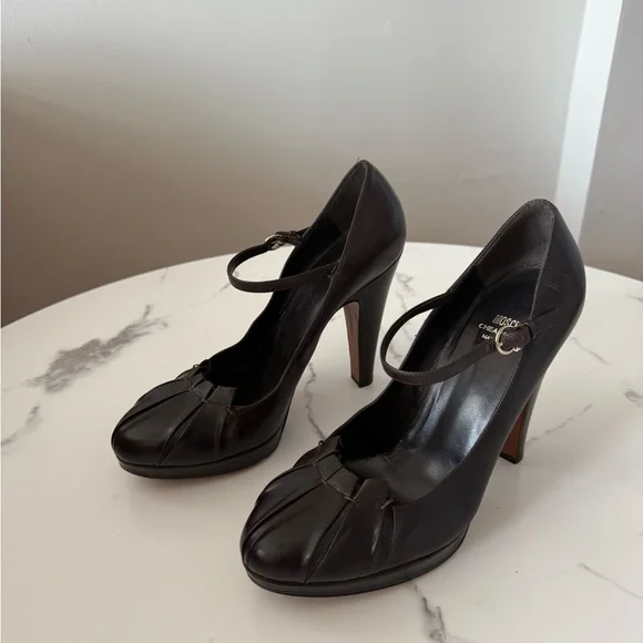 Moshcino Brown Leather Pumps - Picture 2 of 4